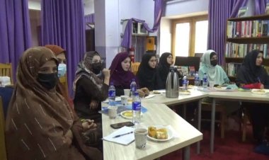 افغانستان کې ښځينه ژورنالېستانې له دندو پریښودو وروسته له اقتصادي او رواني ستونزو کړیږي
