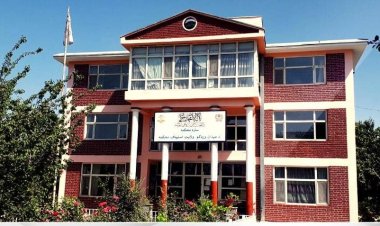طالبان در میدان وردک یک تن را به اتهام دزدی در محضر عام شلاق زده است.