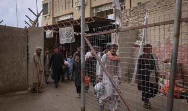 Amnesty International urges Pakistan to halt arrests and deportation of Afghan refugees