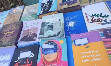 نمایشگاه خیابانی کتاب و سانسور تصاویر روی جلد توسط طالبان