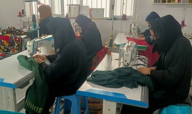 کابل کې یوې ښوونکې ۳۰ نجونو او ښځو ته د حرفوي زده کړو زمینه برابره کړې