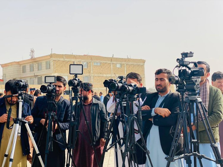 د مطبوعاتو د ازادۍ نړیواله ورځ؛ افغان خبریالان له بد اقتصادي وضعیت شکایت کوی