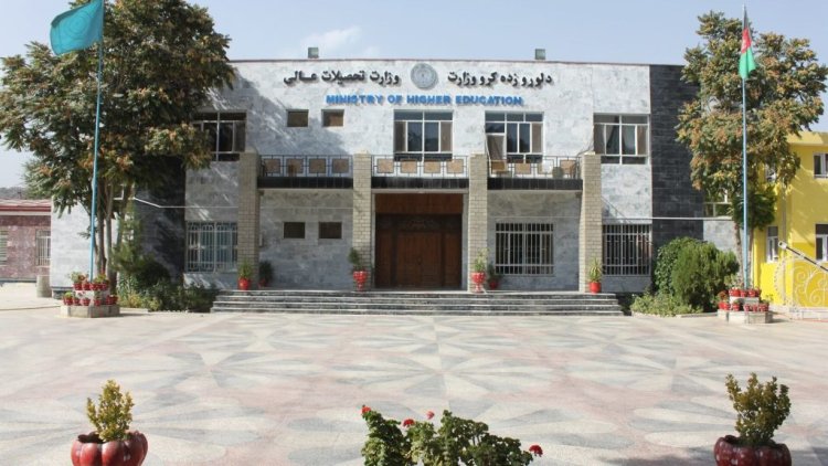 طالبانو د هیواد په بېلابېلو پوهنتونونو کې د استادانو په ګډون ۲۹۳ بستونه تنقیص کړي