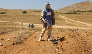 Twelve Years at Risk: The Story of a Deminer Who Saves Lives