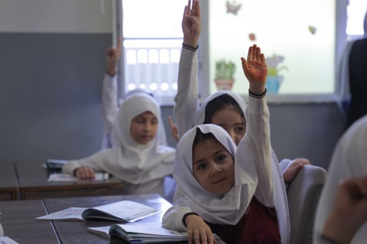 د ملګرو ملتونو د ښځو څانګه؛ افغانستان کې له هر ۱۰ نجونو ۸ یې له زدکړو بې برخې دي