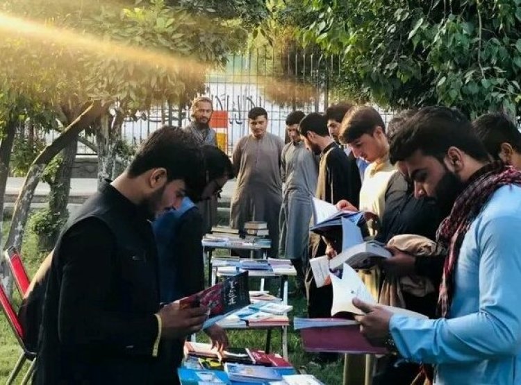 A Mobile Library Defies the Ban on Girls’ Education