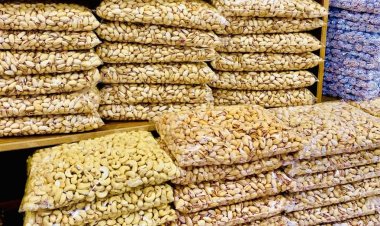 طالبانو د وچو مېوو له فابریکو ښځینه کارکوونکې ایسارې کړې