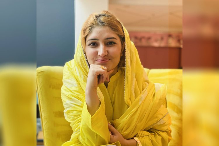 Afghan Journalist Salma Niazi Wins 2025 Young Journalist Award