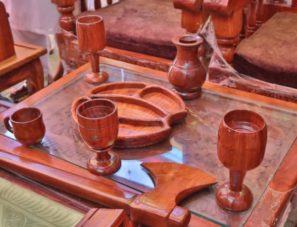 Afghan Artisans Struggle to Keep Wood Carving Alive