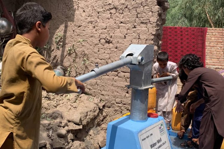 آلبوم اقلیمی آر‌.ام میدیا    آب، آیینهٔ اقلیم