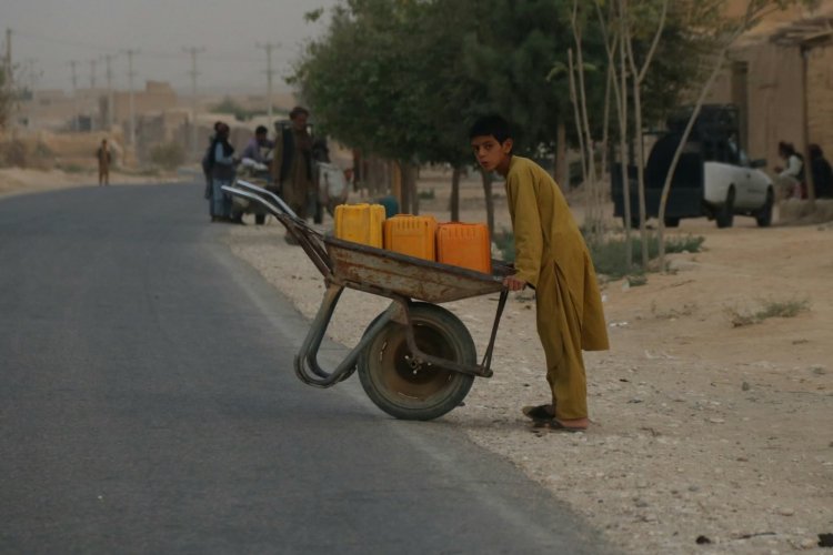 آلبوم اقلیمی آر‌.ام میدیا    آب، آیینهٔ اقلیم