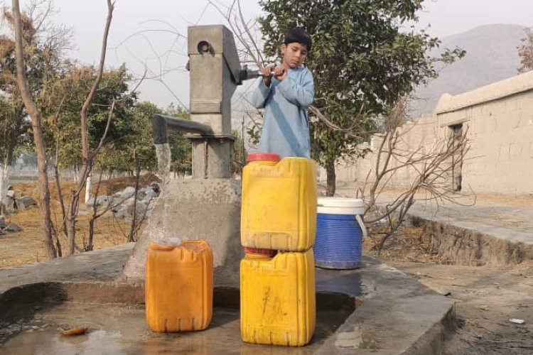 آلبوم اقلیمی آر‌.ام میدیا    آب، آیینهٔ اقلیم